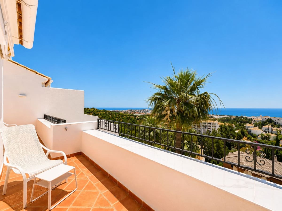 Apartamento de 3 habitaciones en Calahonda en venta con piscina - 850.000 € (Ref: 10010079)