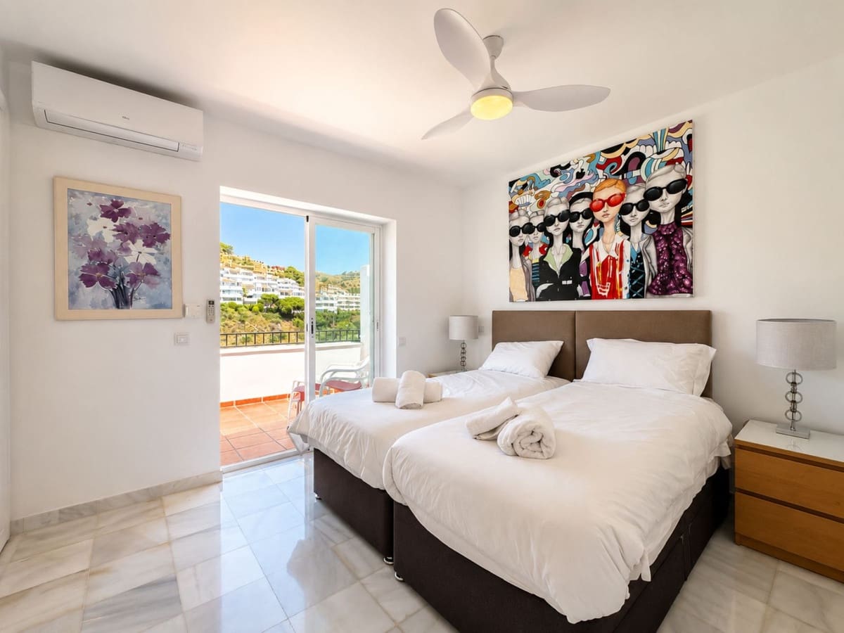Apartamento de 3 habitaciones en Calahonda en venta con piscina - 850.000 € (Ref: 10010079)