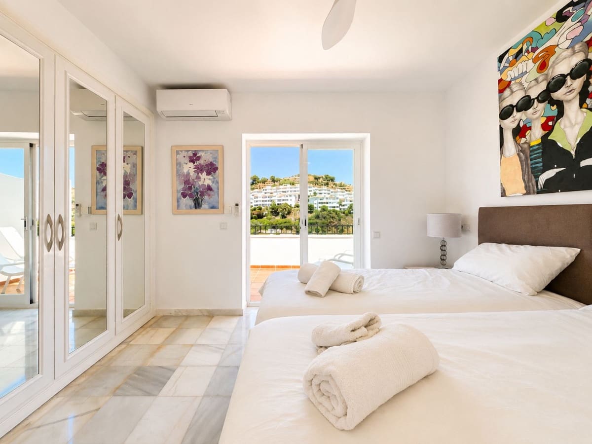 Apartamento de 3 habitaciones en Calahonda en venta con piscina - 850.000 € (Ref: 10010079)
