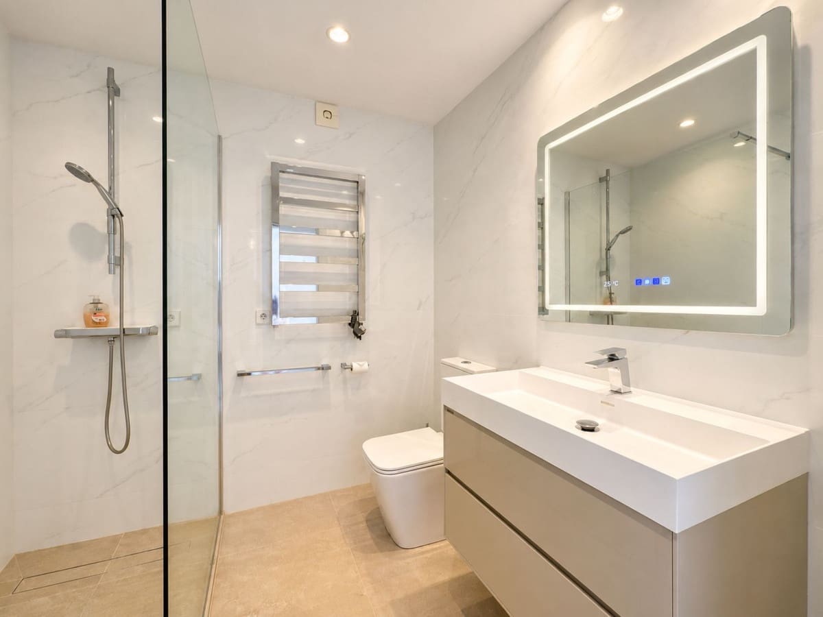 Apartamento de 3 habitaciones en Calahonda en venta con piscina - 850.000 € (Ref: 10010079)