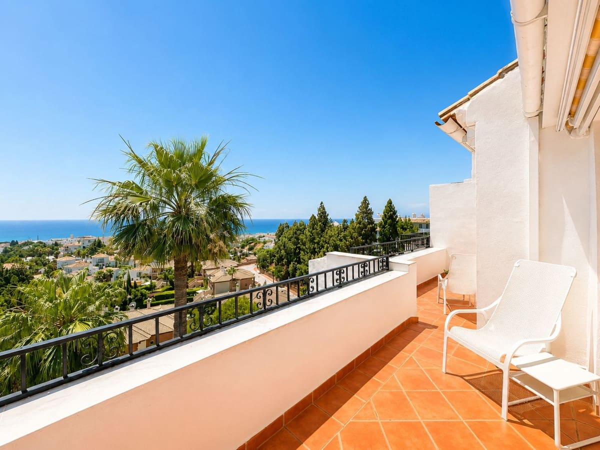 Apartamento de 3 habitaciones en Calahonda en venta con piscina - 850.000 € (Ref: 10010079)