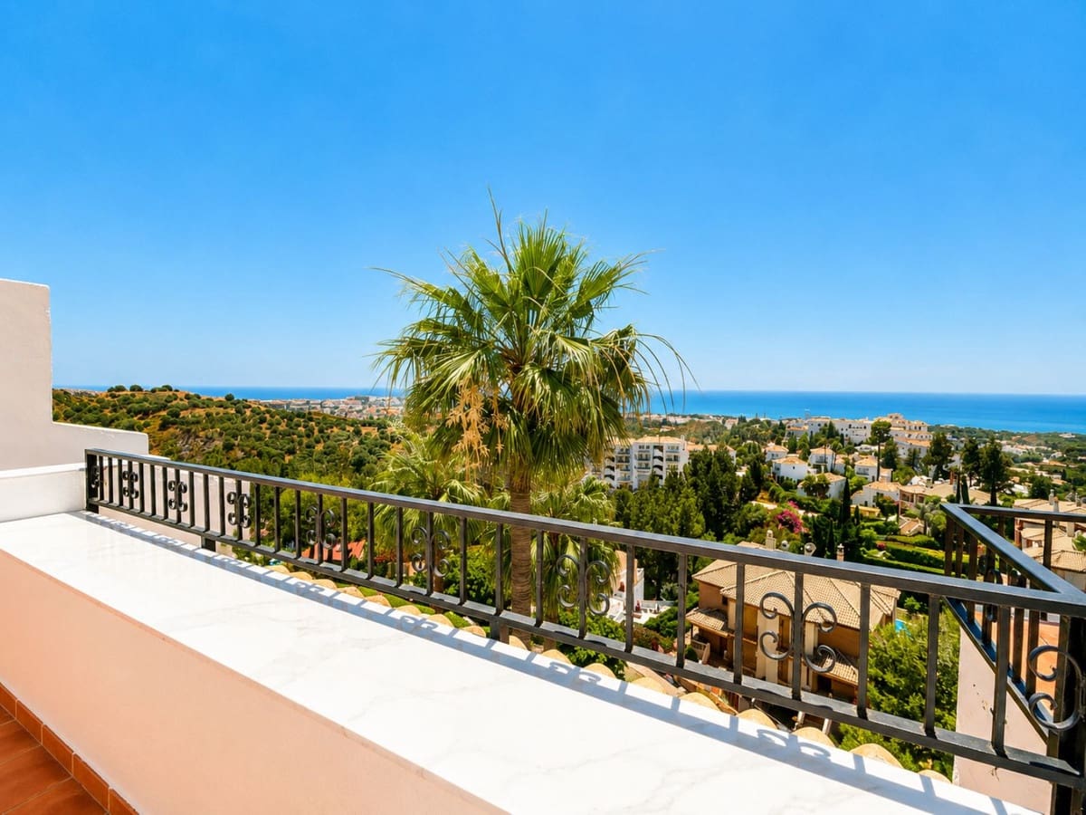 Apartamento de 3 habitaciones en Calahonda en venta con piscina - 850.000 € (Ref: 10010079)