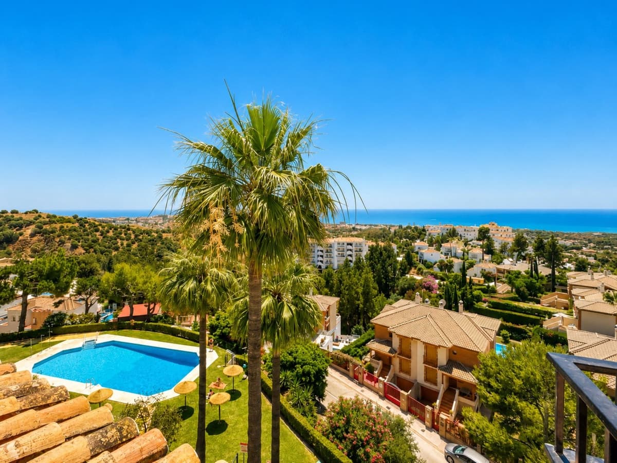 Apartamento de 3 habitaciones en Calahonda en venta con piscina - 850.000 € (Ref: 10010079)