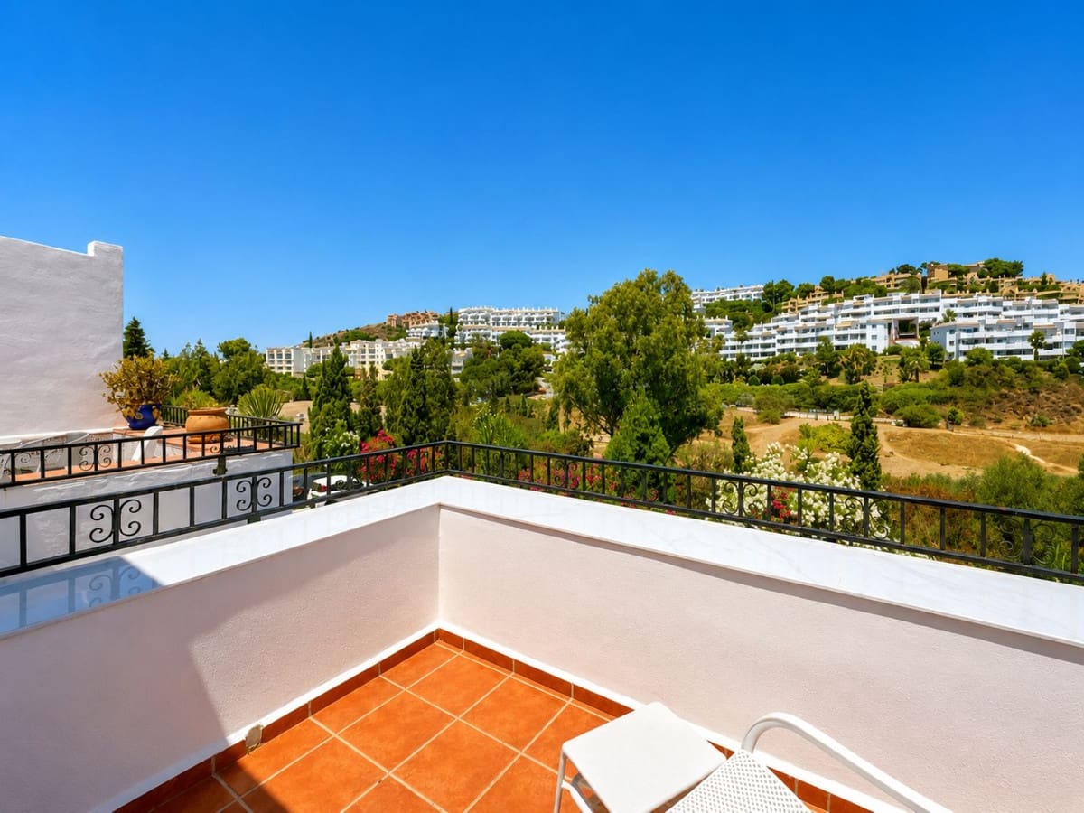 Apartamento de 3 habitaciones en Calahonda en venta con piscina - 850.000 € (Ref: 10010079)