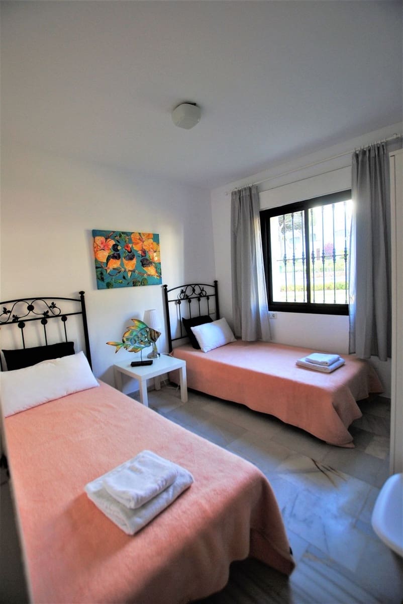 2 bedroom Bungalow for sale in Calahonda with pool - € 760,000 (Ref: 10010080)