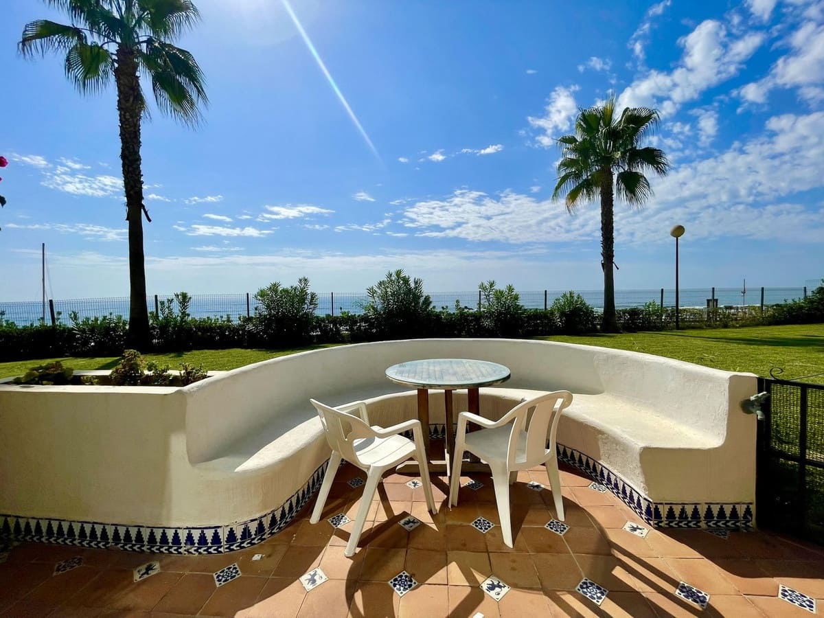 2 bedroom Bungalow for sale in Calahonda with pool - € 760,000 (Ref: 10010080)