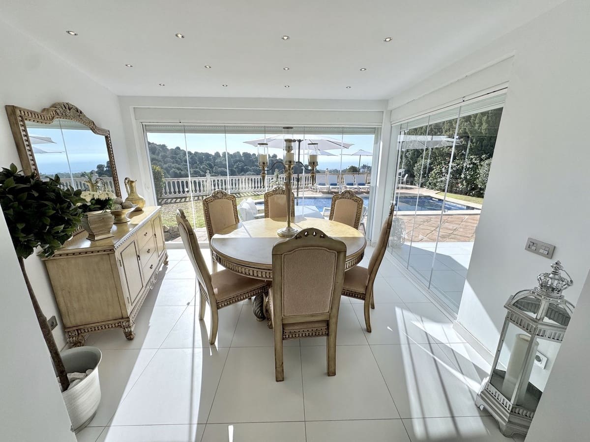 Chalet de 5 habitaciones en Calahonda en venta con piscina - 1.100.000 € (Ref: 10010081)