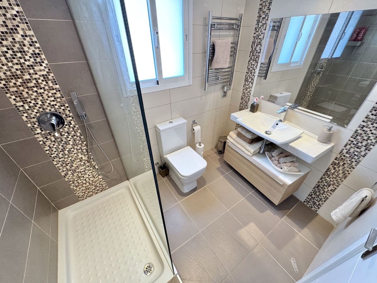 Chalet de 5 habitaciones en Calahonda en venta con piscina - 1.100.000 € (Ref: 10010081)