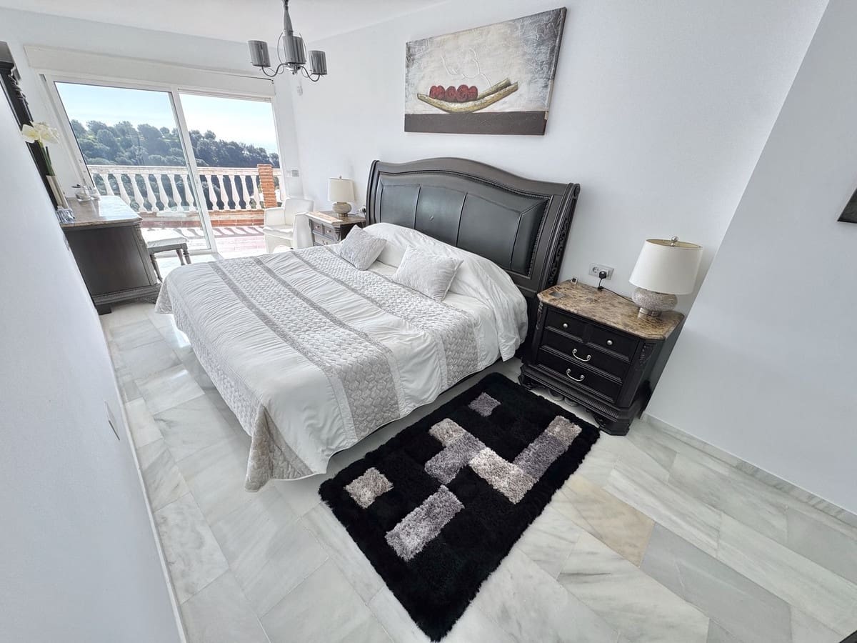 Chalet de 5 habitaciones en Calahonda en venta con piscina - 1.100.000 € (Ref: 10010081)