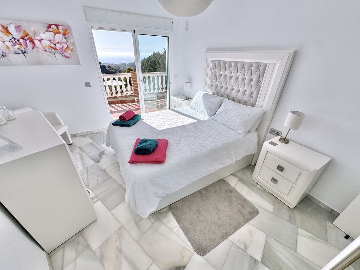 Chalet de 5 habitaciones en Calahonda en venta con piscina - 1.100.000 € (Ref: 10010081)