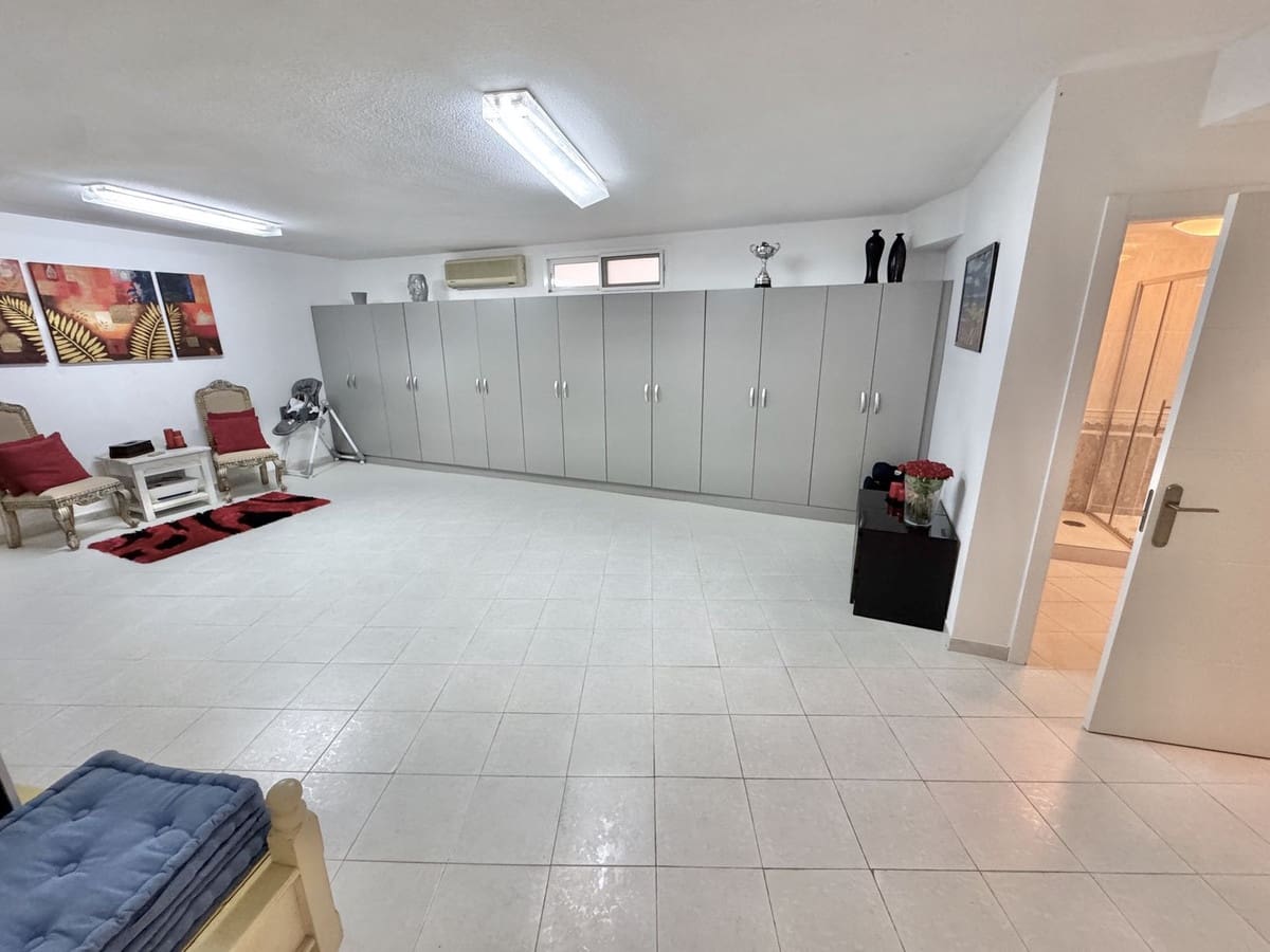 Chalet de 5 habitaciones en Calahonda en venta con piscina - 1.100.000 € (Ref: 10010081)