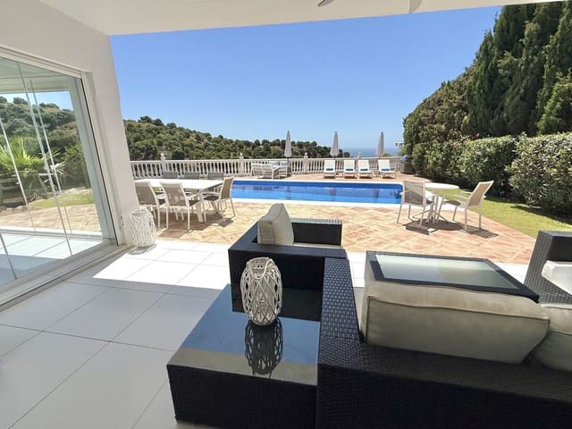 Chalet de 5 habitaciones en Calahonda, Mijas en venta con piscina - 1.100.000 € (Ref: 10010081)