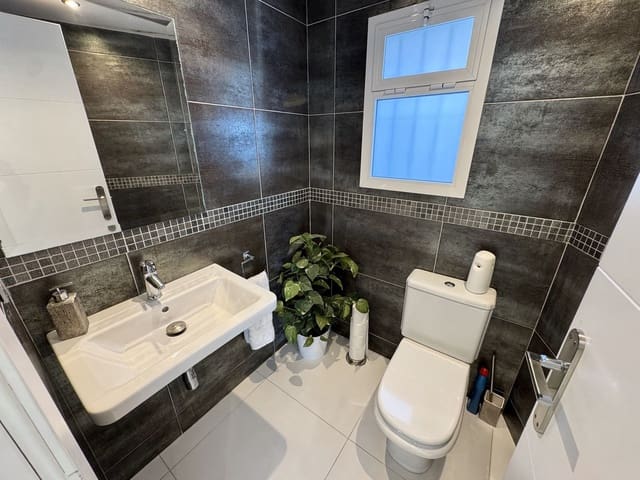 Chalet de 5 habitaciones en Calahonda, Mijas en venta con piscina - 1.100.000 € (Ref: 10010081)