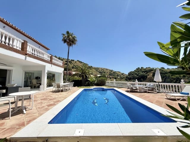 Chalet de 5 habitaciones en Calahonda, Mijas en venta con piscina - 1.100.000 € (Ref: 10010081)