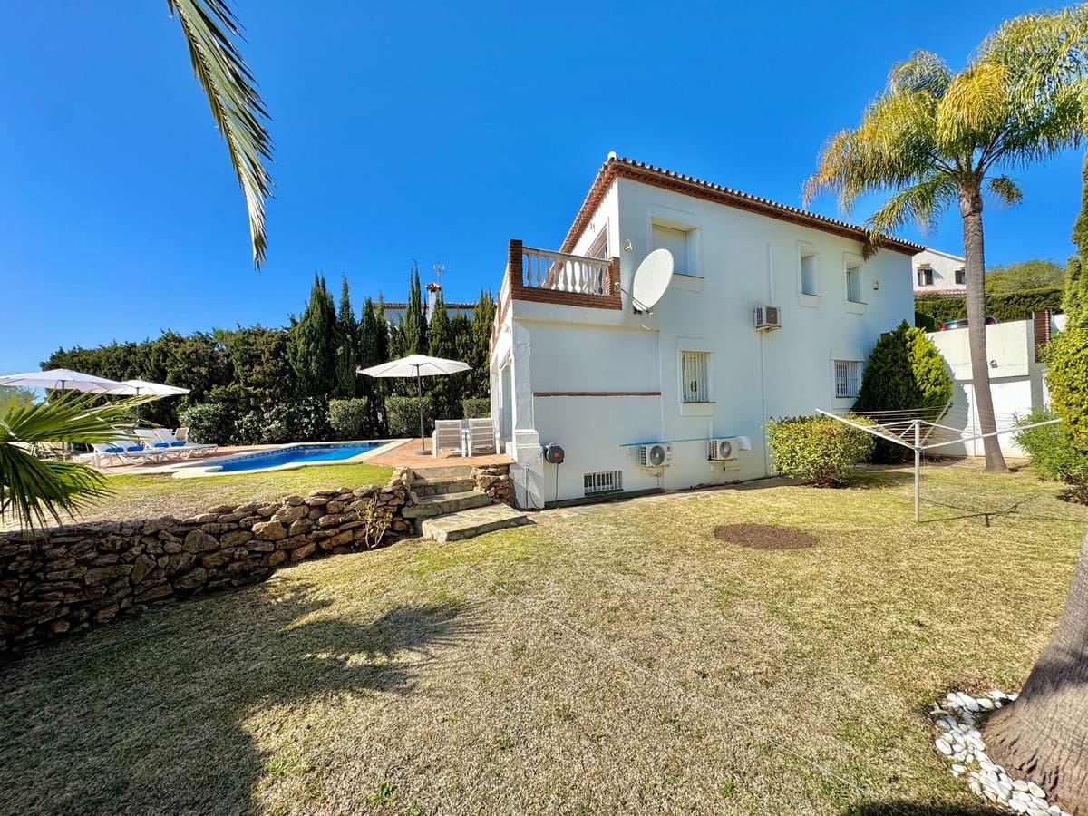 Chalet de 5 habitaciones en Calahonda en venta con piscina - 1.100.000 € (Ref: 10010081)