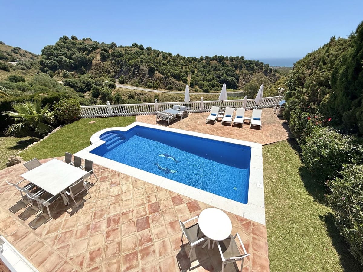 Chalet de 5 habitaciones en Calahonda en venta con piscina - 1.100.000 € (Ref: 10010081)