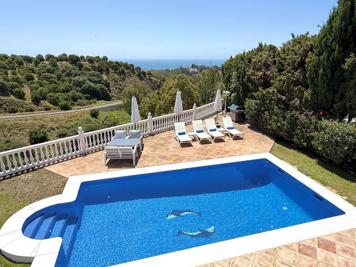 Chalet de 5 habitaciones en Calahonda en venta con piscina - 1.100.000 € (Ref: 10010081)