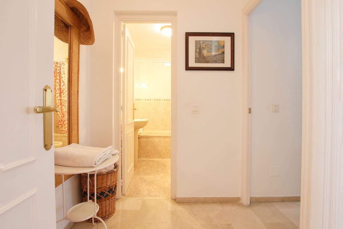 Apartamento de 2 habitaciones en Calahonda en venta con piscina - 585.000 € (Ref: 10010082)