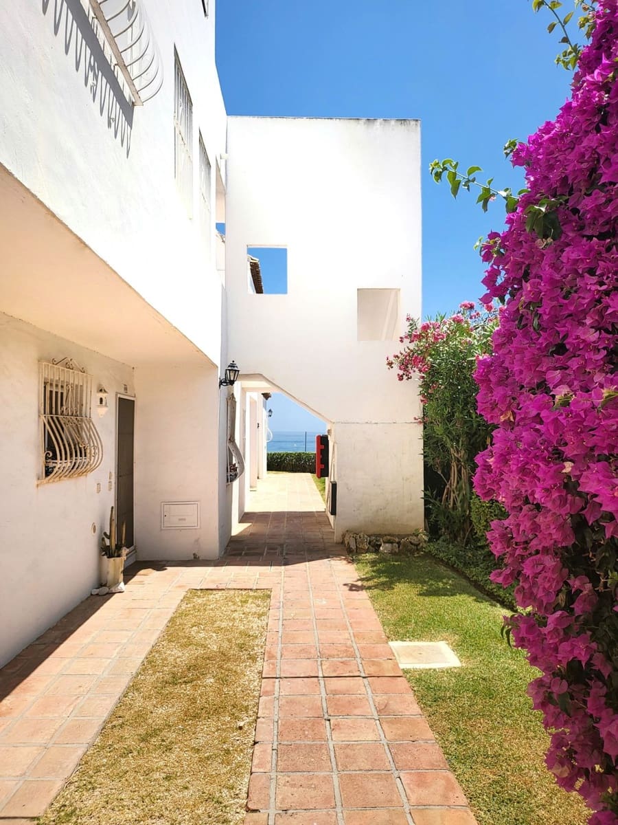 Apartamento de 2 habitaciones en Calahonda en venta con piscina - 585.000 € (Ref: 10010082)