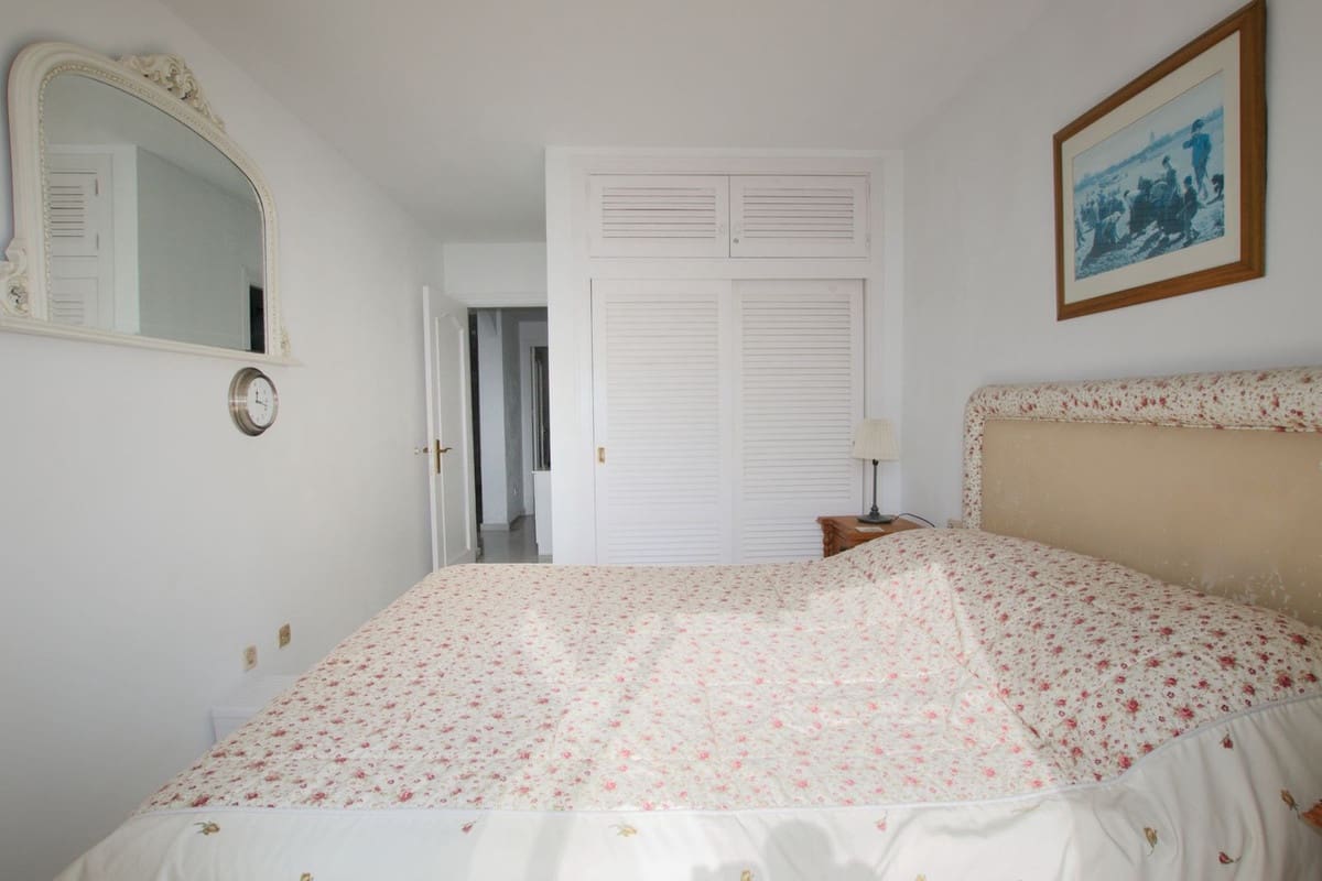 Apartamento de 2 habitaciones en Calahonda en venta con piscina - 585.000 € (Ref: 10010082)