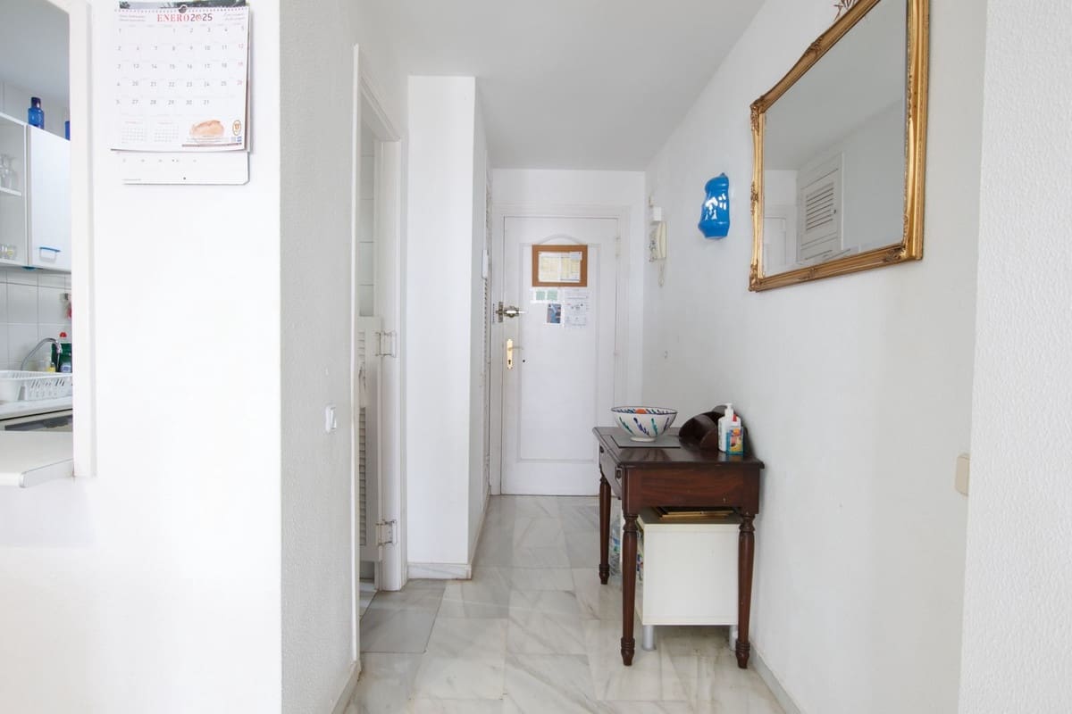 Apartamento de 2 habitaciones en Calahonda en venta con piscina - 585.000 € (Ref: 10010082)