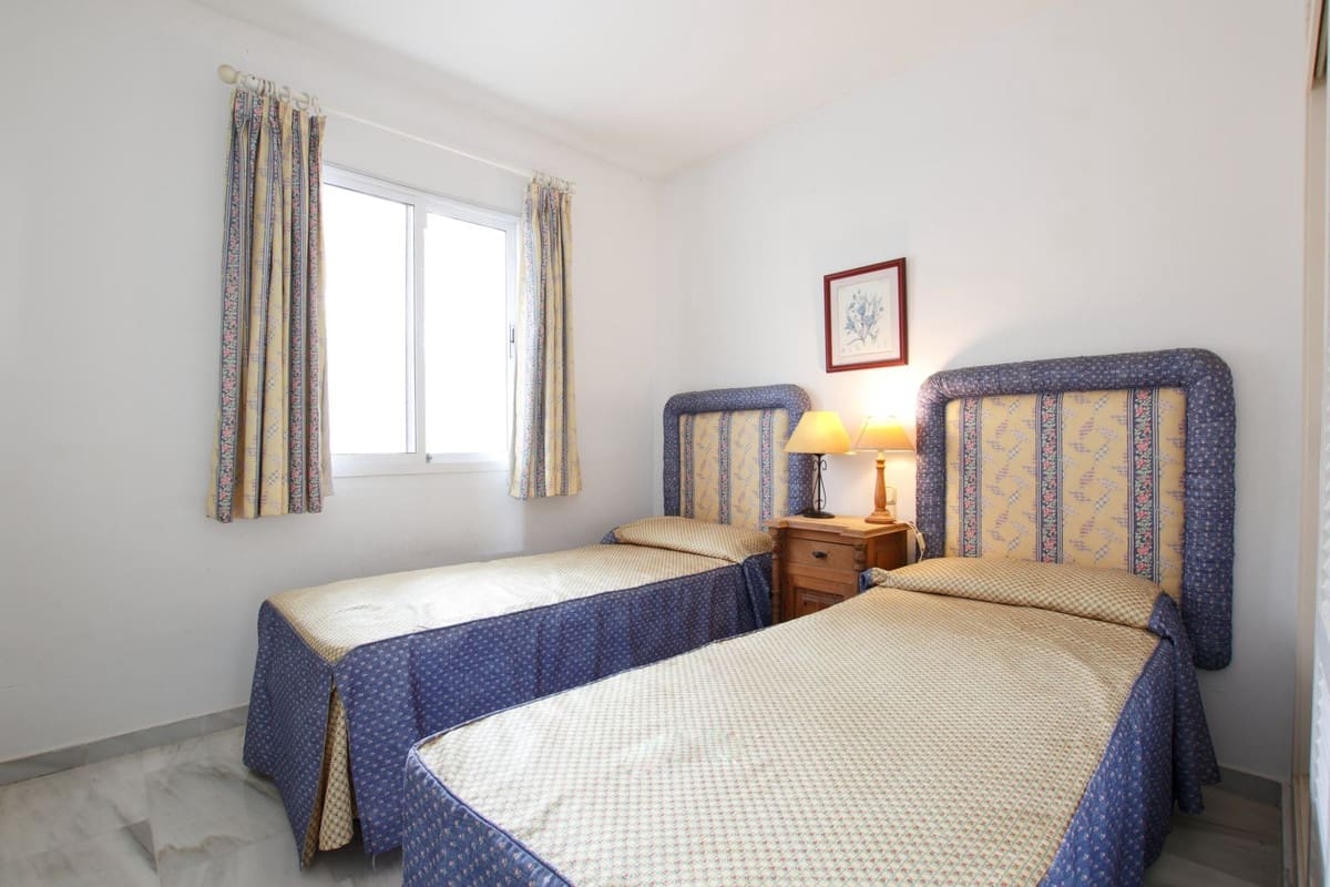 Apartamento de 2 habitaciones en Calahonda en venta con piscina - 585.000 € (Ref: 10010082)