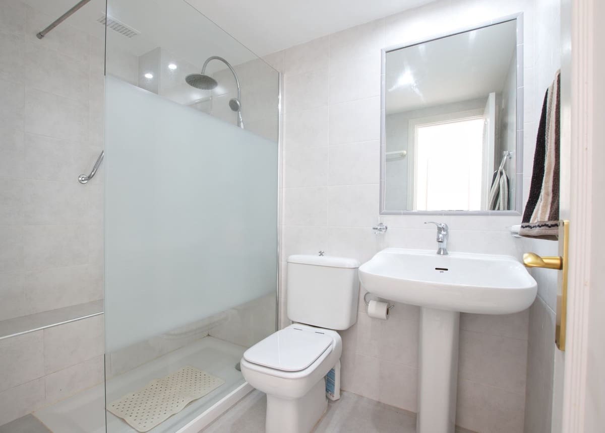 Apartamento de 2 habitaciones en Calahonda en venta con piscina - 585.000 € (Ref: 10010082)