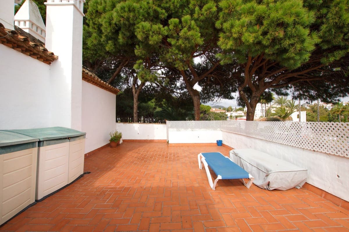 Apartamento de 2 habitaciones en Calahonda en venta con piscina - 585.000 € (Ref: 10010082)