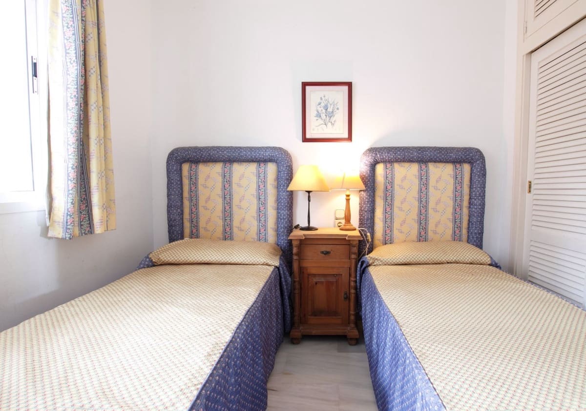 Apartamento de 2 habitaciones en Calahonda en venta con piscina - 585.000 € (Ref: 10010082)