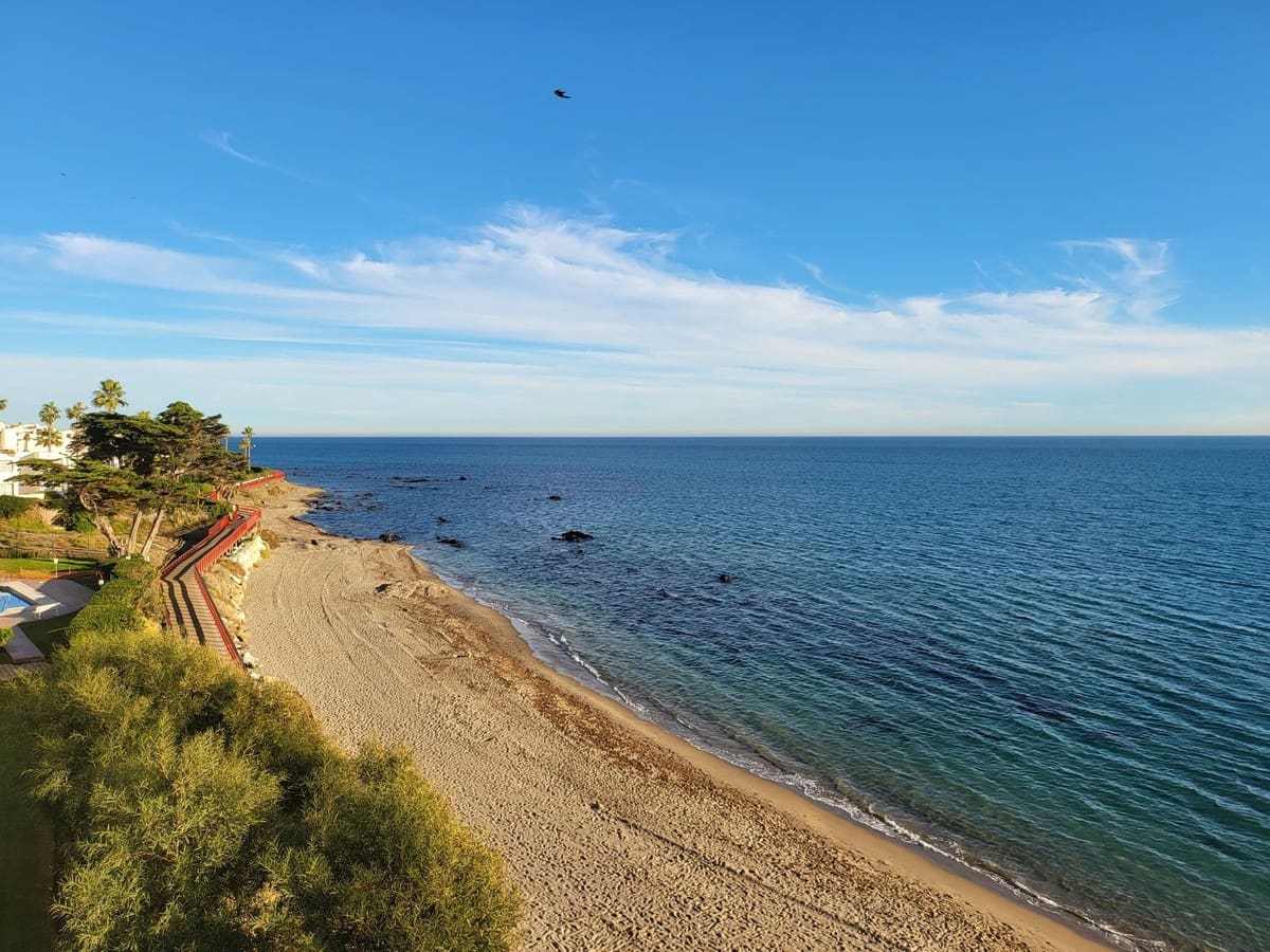 Apartamento de 2 habitaciones en Calahonda en venta con piscina - 585.000 € (Ref: 10010082)