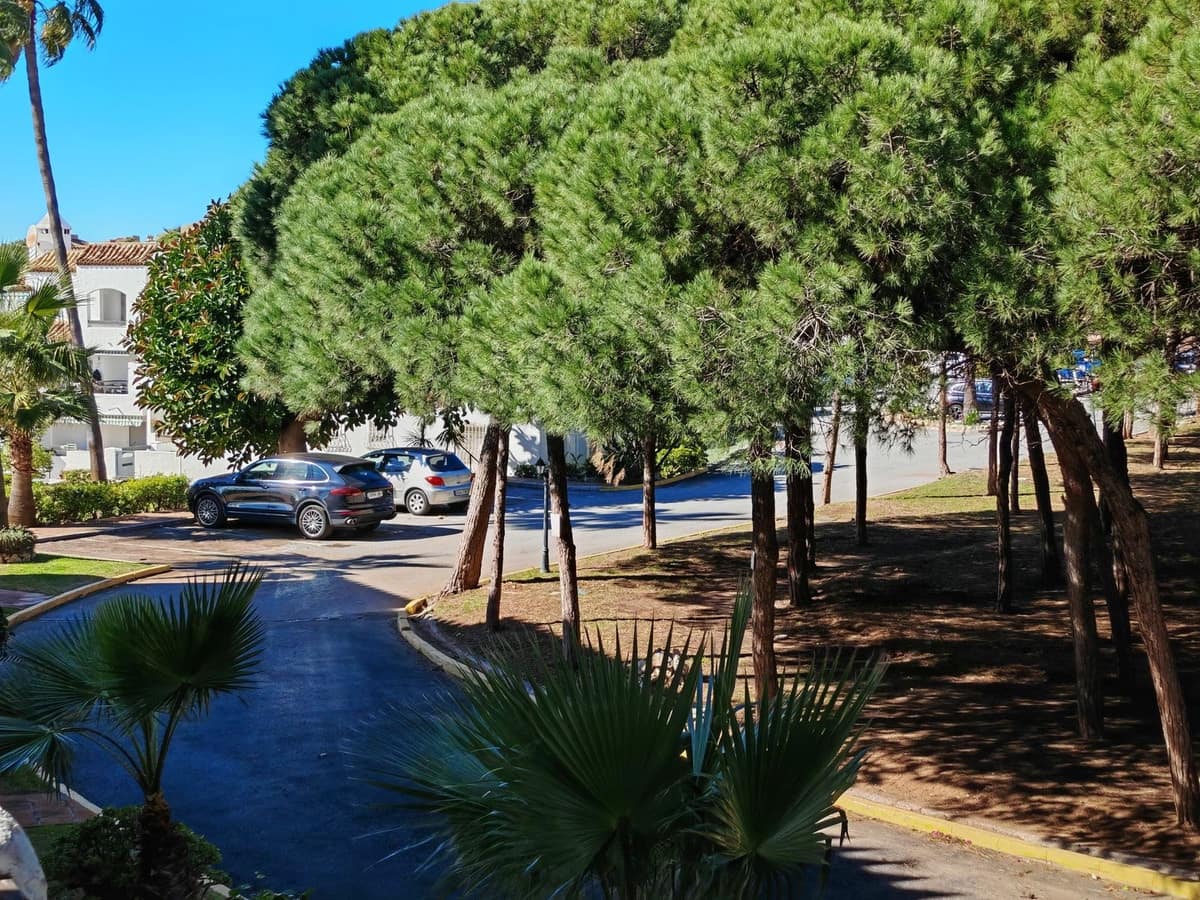 Apartamento de 2 habitaciones en Calahonda en venta con piscina - 585.000 € (Ref: 10010082)