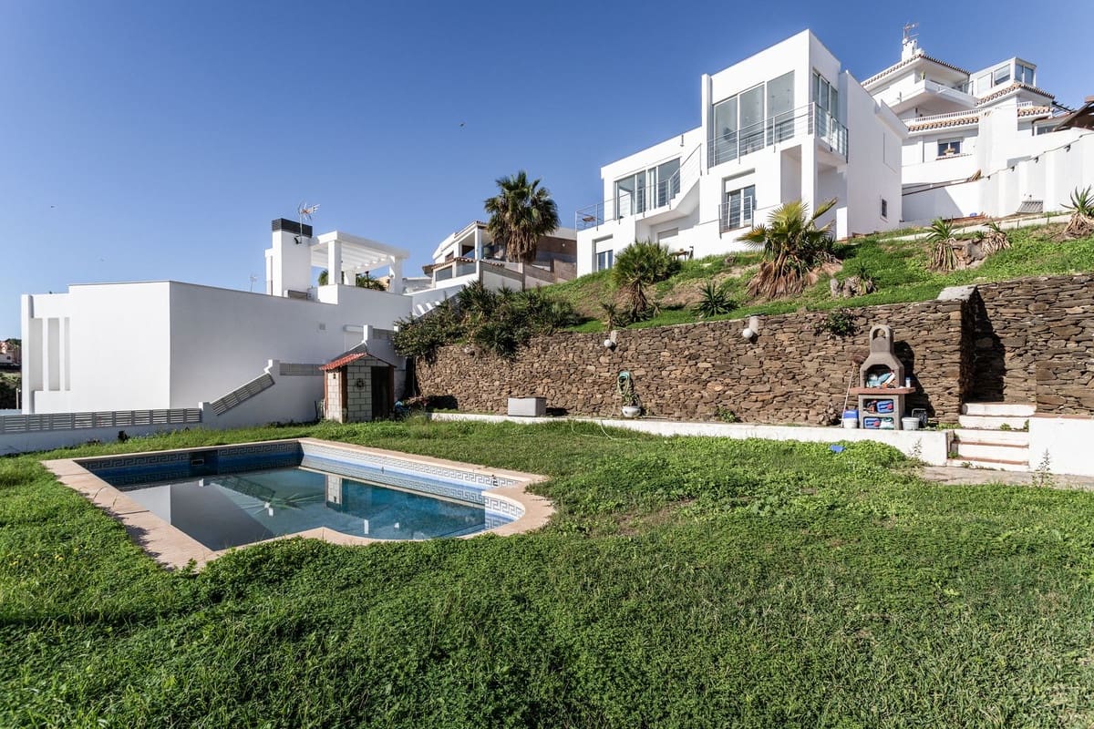 3 bedroom Villa for sale in El Faro with pool - € 990,000 (Ref: 10015917)