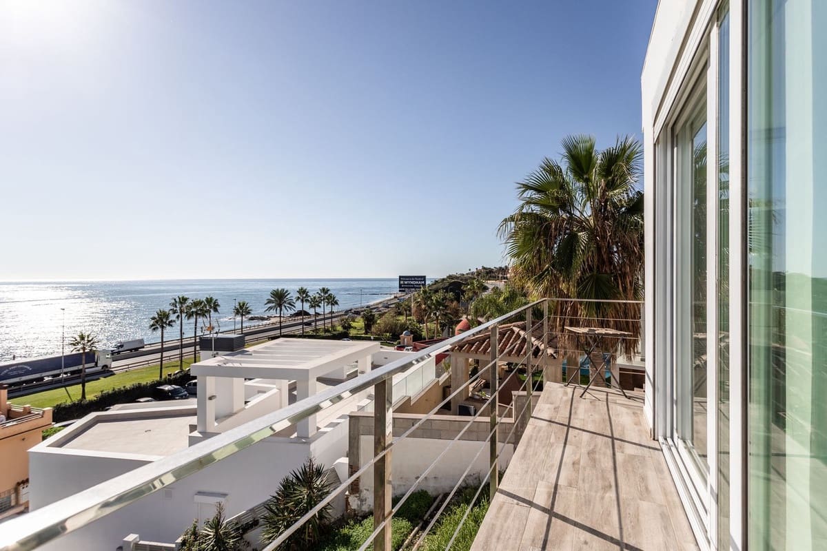 3 bedroom Villa for sale in El Faro with pool - € 990,000 (Ref: 10015917)