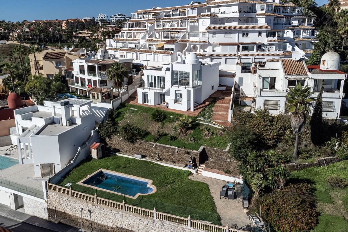 3 bedroom Villa for sale in El Faro with pool - € 990,000 (Ref: 10015917)