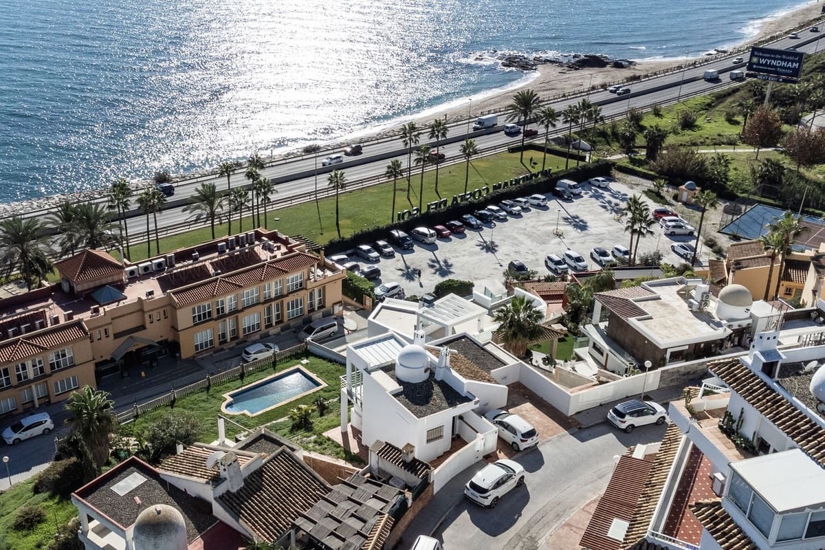 3 bedroom Villa for sale in El Faro with pool - € 990,000 (Ref: 10015917)