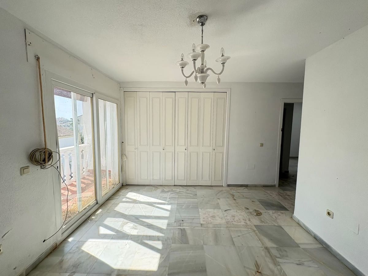 4 bedroom Townhouse for sale in Riviera del Sol with pool - € 399,950 (Ref: 10016840)