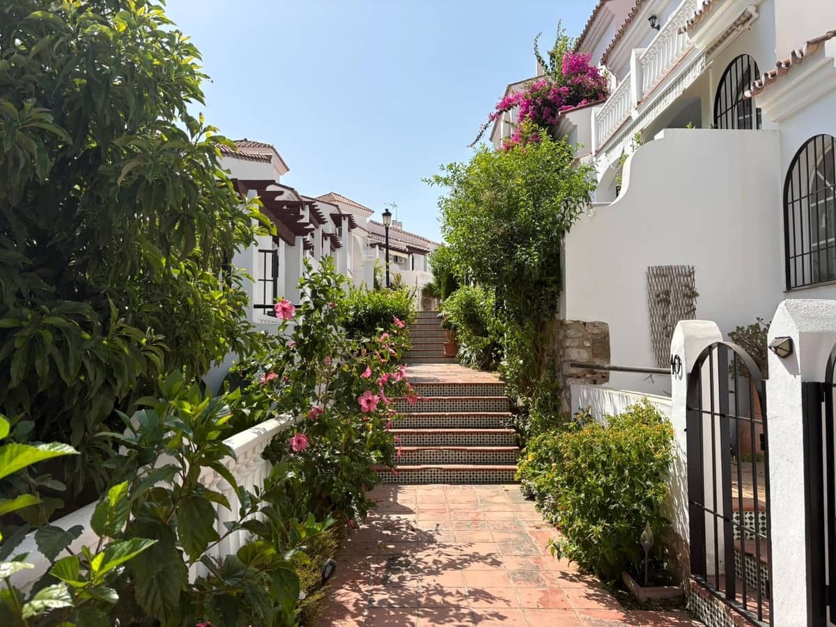 4 bedroom Townhouse for sale in Riviera del Sol with pool - € 399,950 (Ref: 10016840)