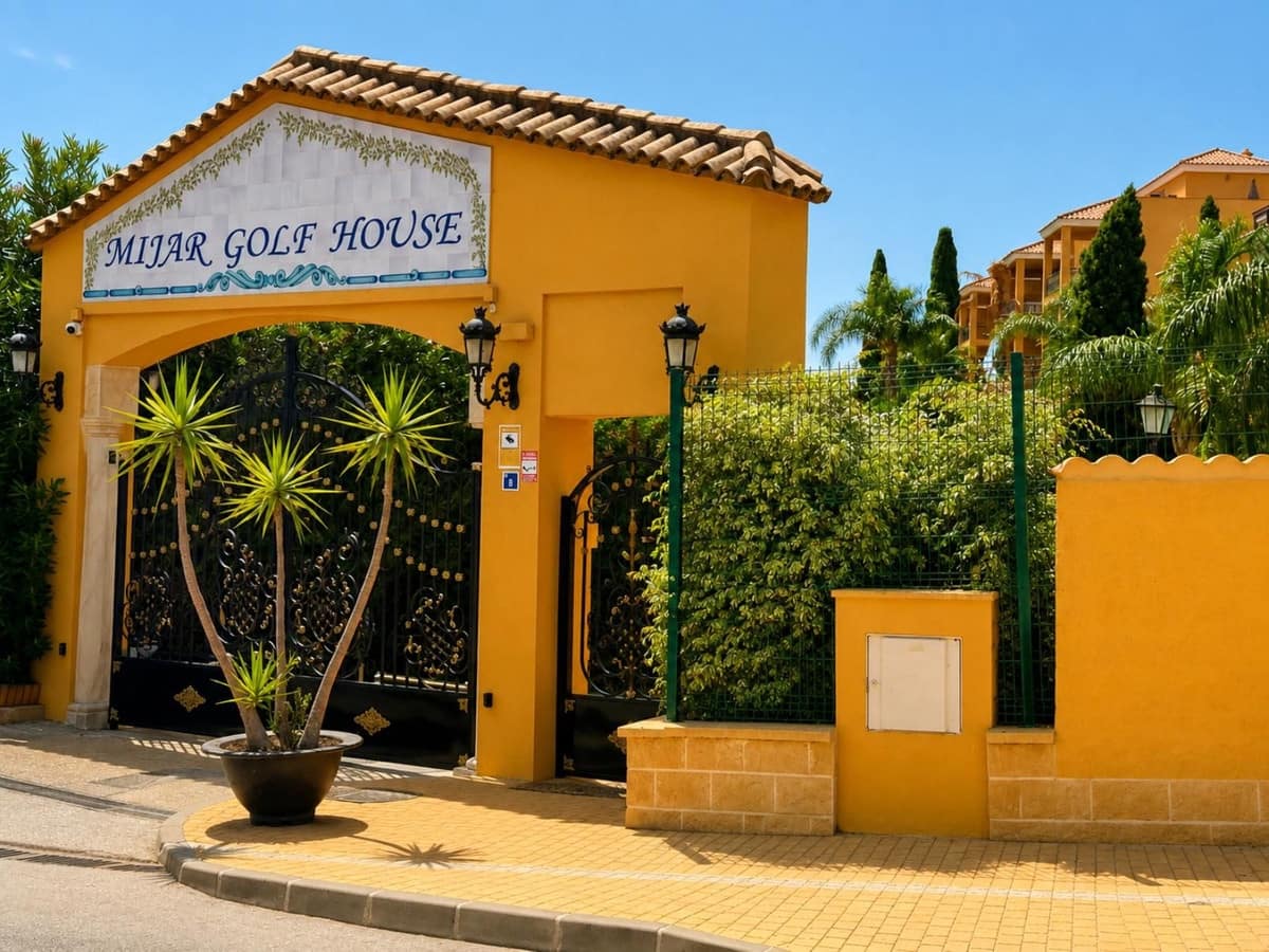 3 bedroom Apartment for sale in Riviera del Sol with pool - € 429,000 (Ref: 10016841)