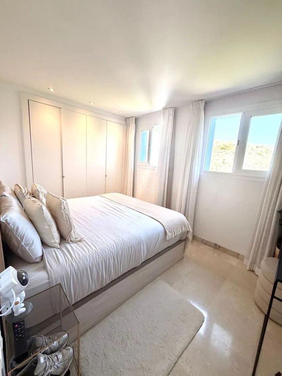 3 bedroom Apartment for sale in El Paraiso with pool garage - € 928,000 (Ref: 10016842)