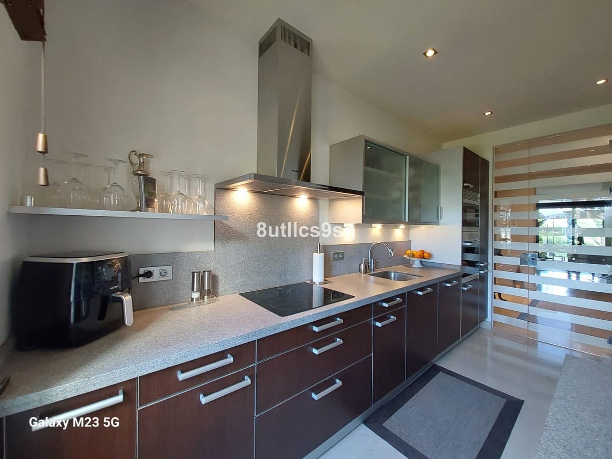 2 sovrum Lägenhet till salu i Benahavis med pool - 675 000 € (Ref: 10016844)
