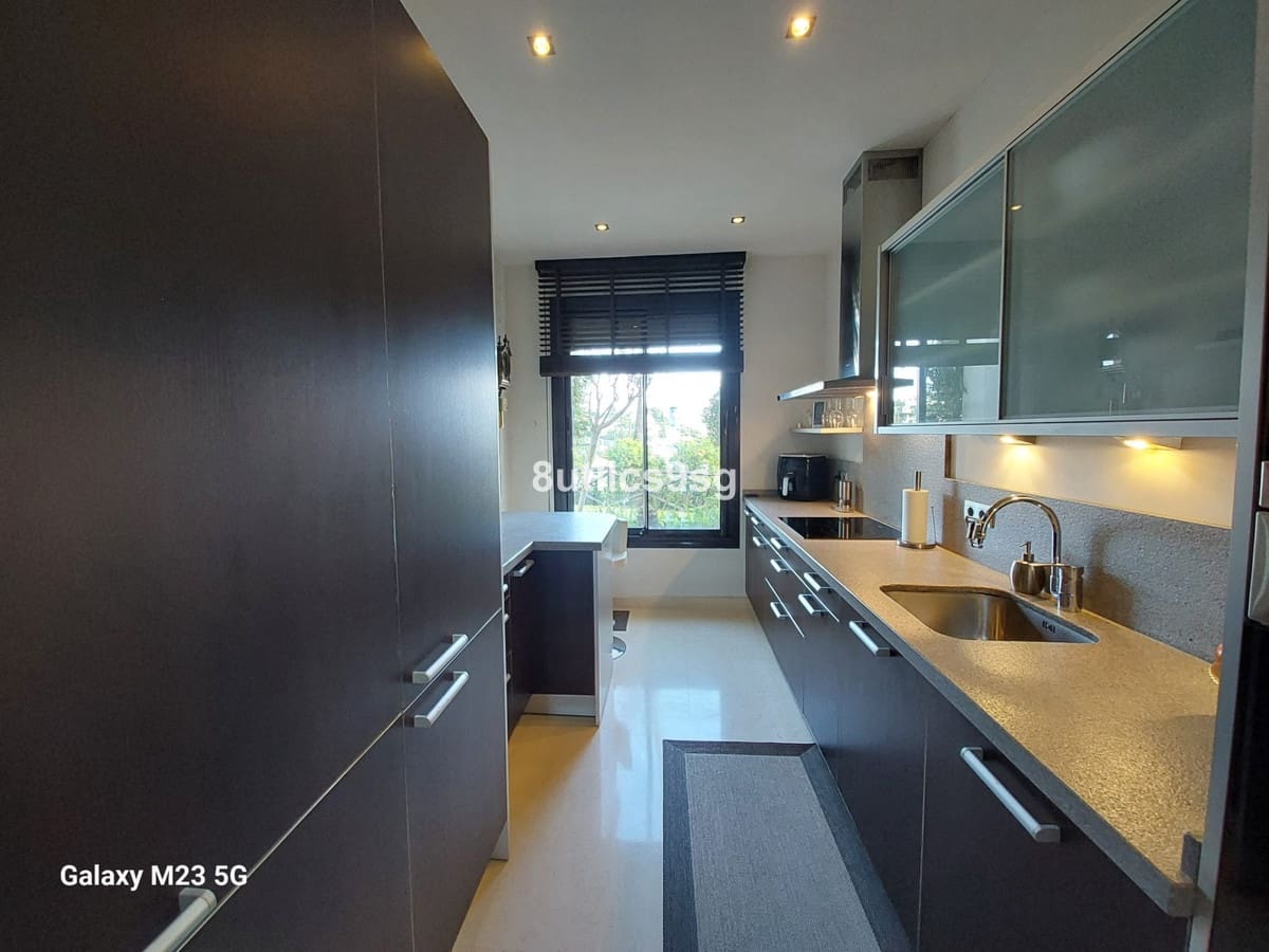 2 sovrum Lägenhet till salu i Benahavis med pool - 675 000 € (Ref: 10016844)