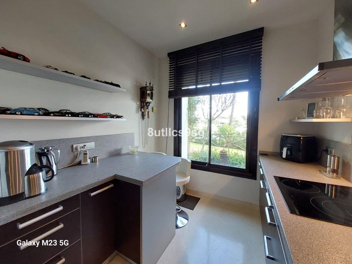 2 sovrum Lägenhet till salu i Benahavis med pool - 675 000 € (Ref: 10016844)