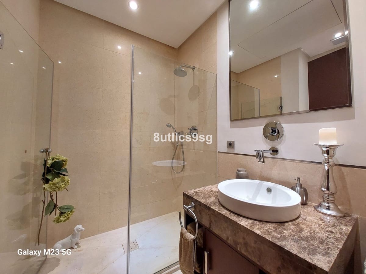 2 sovrum Lägenhet till salu i Benahavis med pool - 675 000 € (Ref: 10016844)