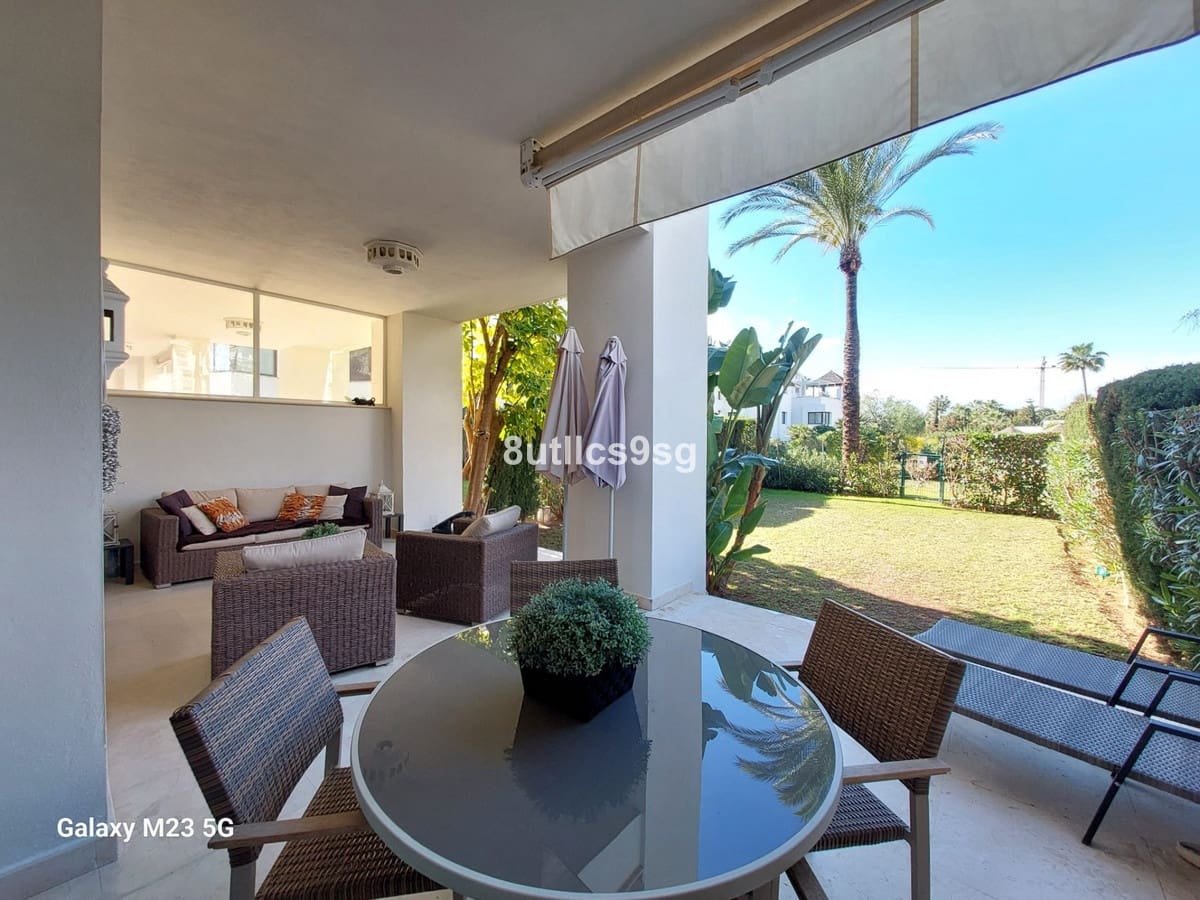 2 sovrum Lägenhet till salu i Benahavis med pool - 675 000 € (Ref: 10016844)