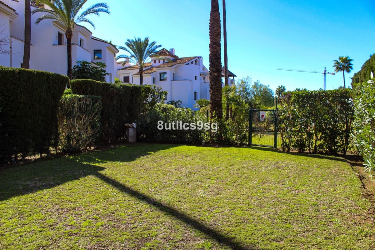 2 sovrum Lägenhet till salu i Benahavis med pool - 675 000 € (Ref: 10016844)