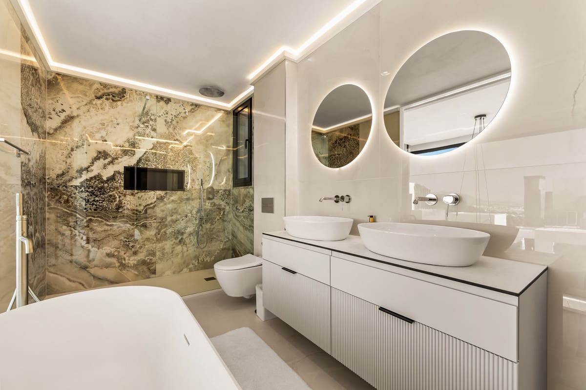 5 quarto Moradia Geminada para venda em Rio Real com piscina - 1 950 000 € (Ref: 10016845)
