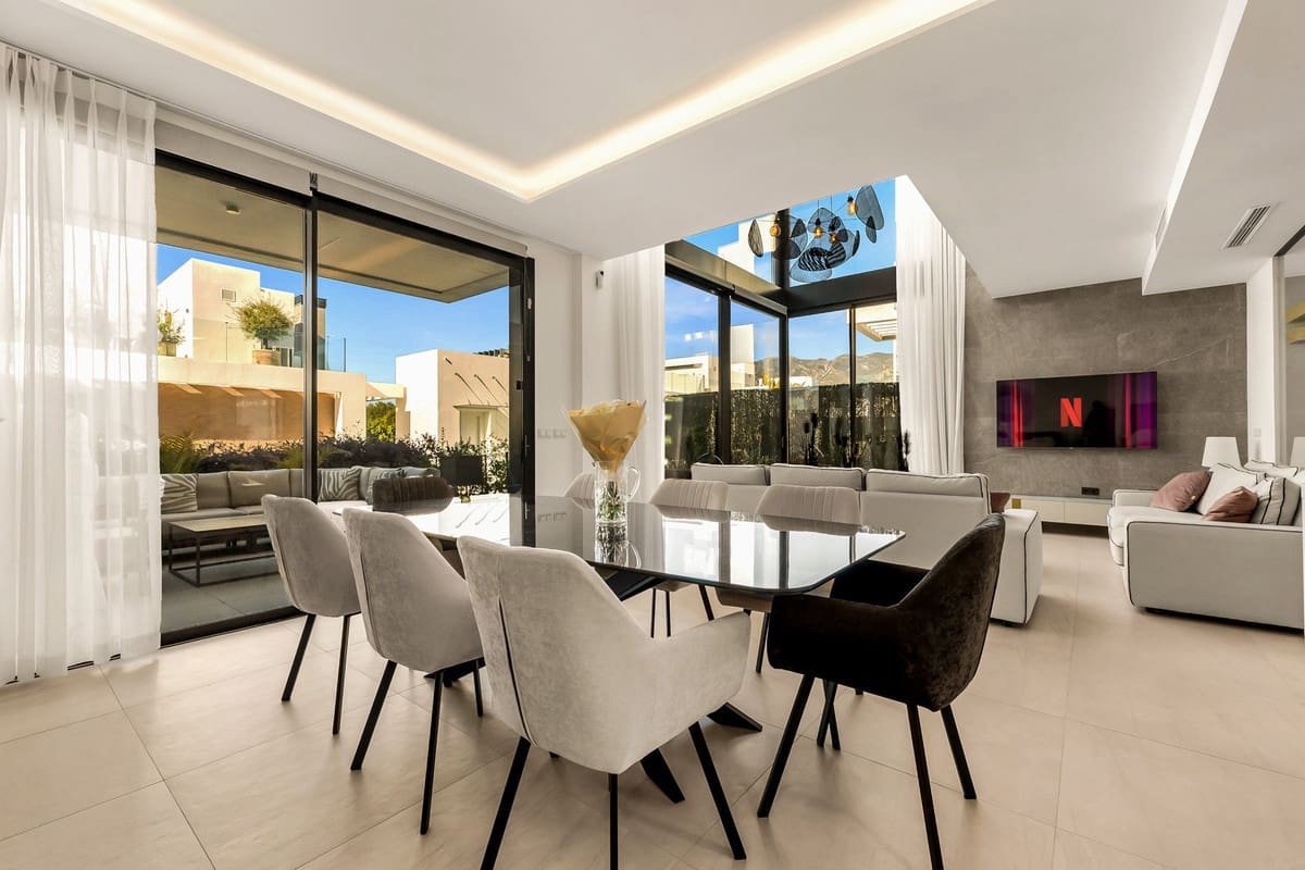 5 quarto Moradia Geminada para venda em Rio Real com piscina - 1 950 000 € (Ref: 10016845)