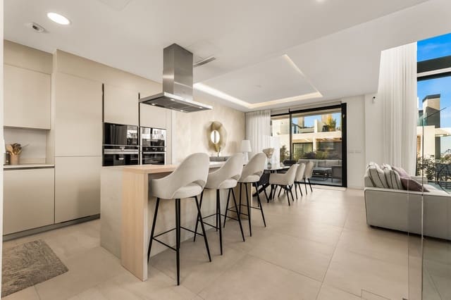 5 camera da letto Villetta Bifamiliare in vendita in Río Real, Marbella con piscina - 1.950.000 € (Rif: 10016845)
