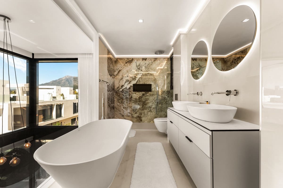 5 quarto Moradia Geminada para venda em Rio Real com piscina - 1 950 000 € (Ref: 10016845)