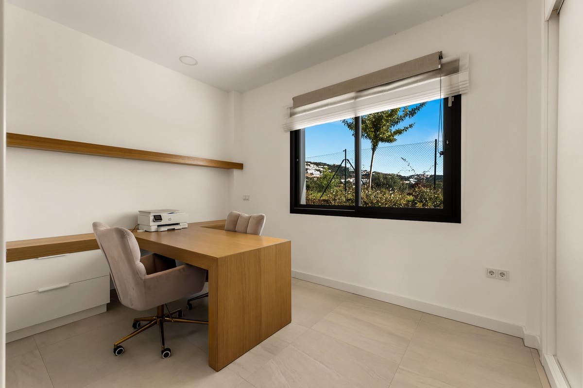 5 quarto Moradia Geminada para venda em Rio Real com piscina - 1 950 000 € (Ref: 10016845)